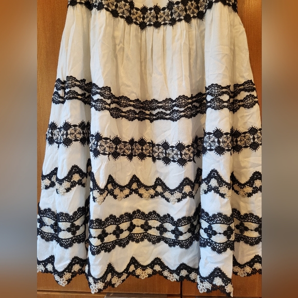 alice + olivia ✦ Rozzi Off Shoulder Dress ✦ - Picture 5 of 6